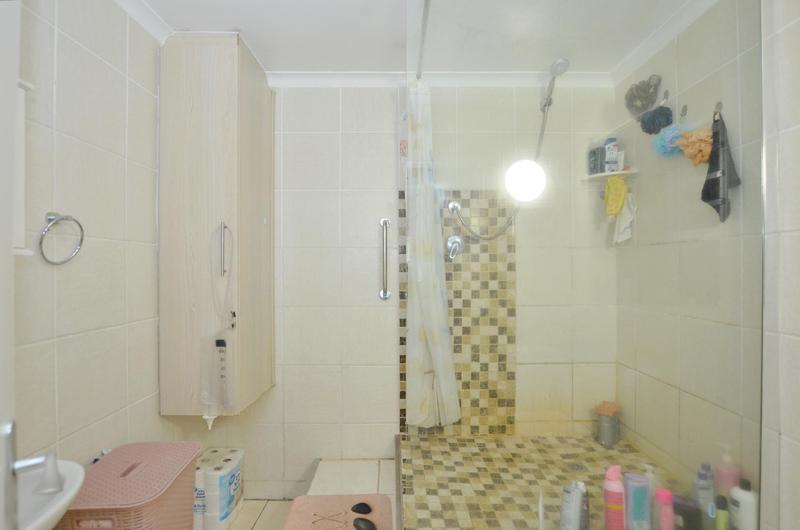 To Let 4 Bedroom Property for Rent in Everglen Western Cape